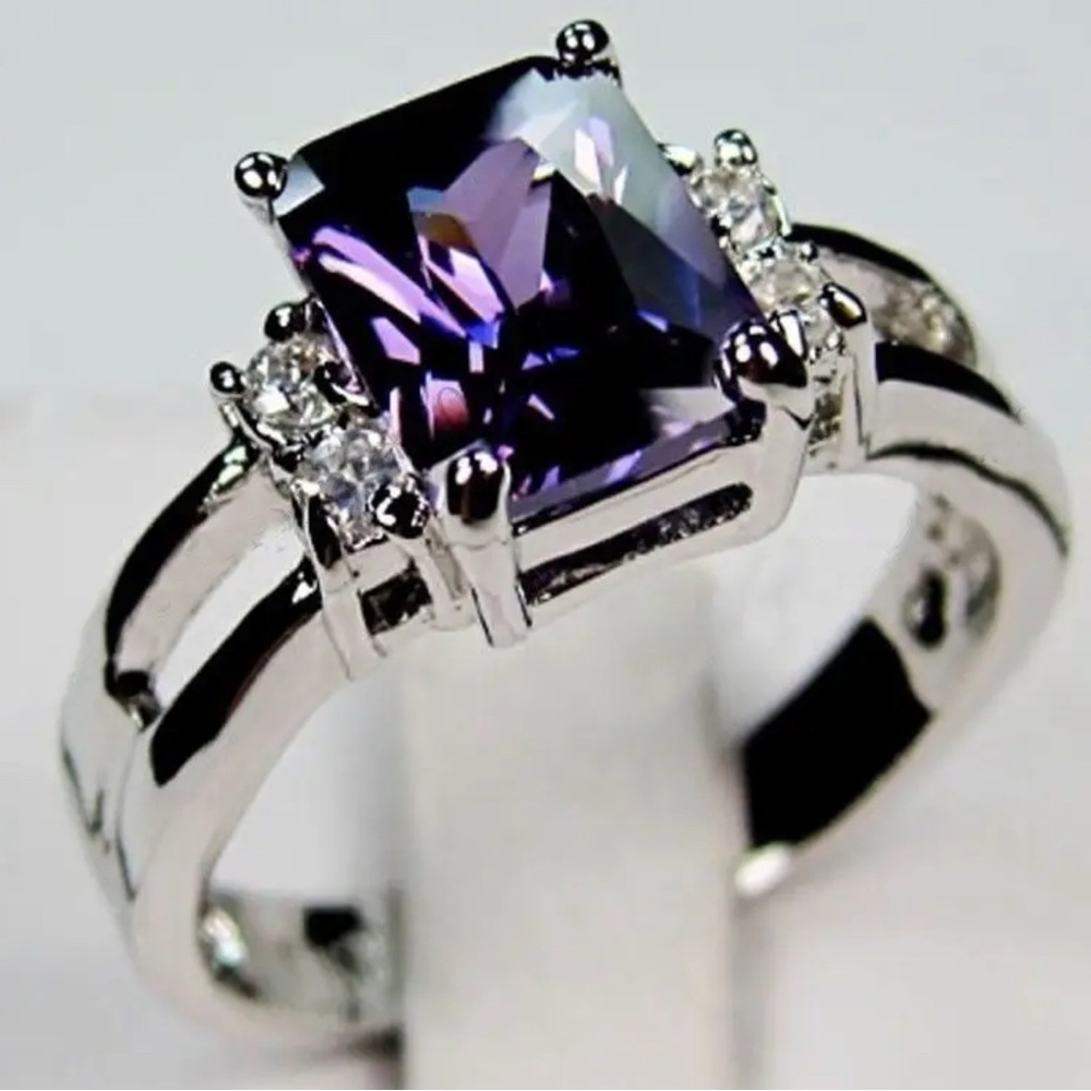 Elegant Silver-Plated Ring with Purple Rectangular Zirconia - NIP